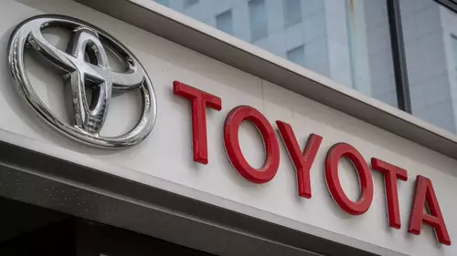 “Toyota” зарим авто машины нийлүүлэлтээ зогсоолоо